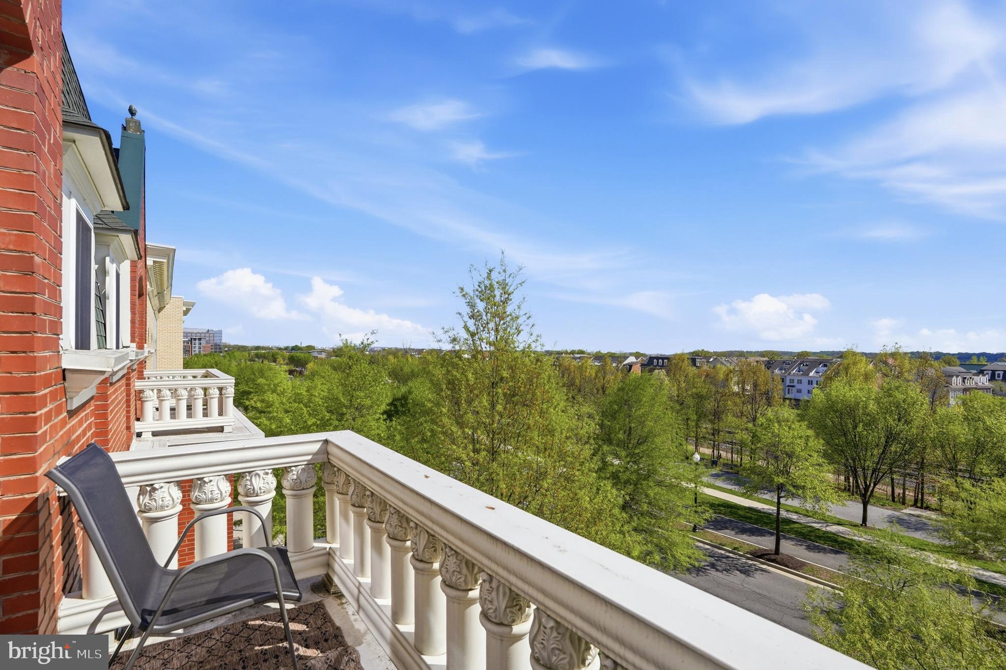 2206 POTOMAC AVENUE 102