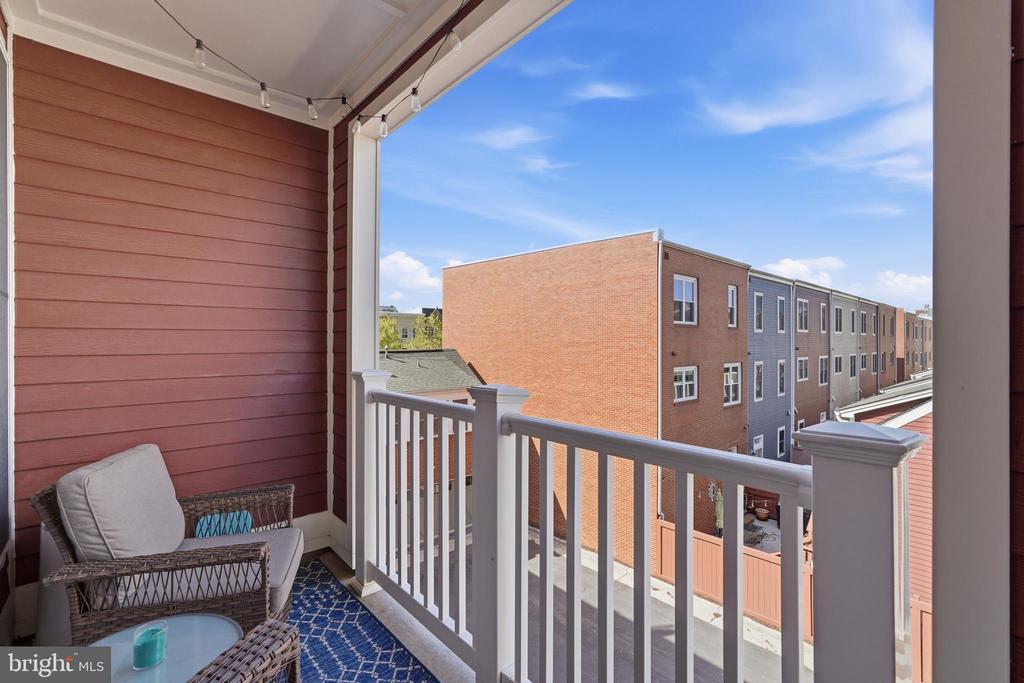 2206 POTOMAC AVENUE 102