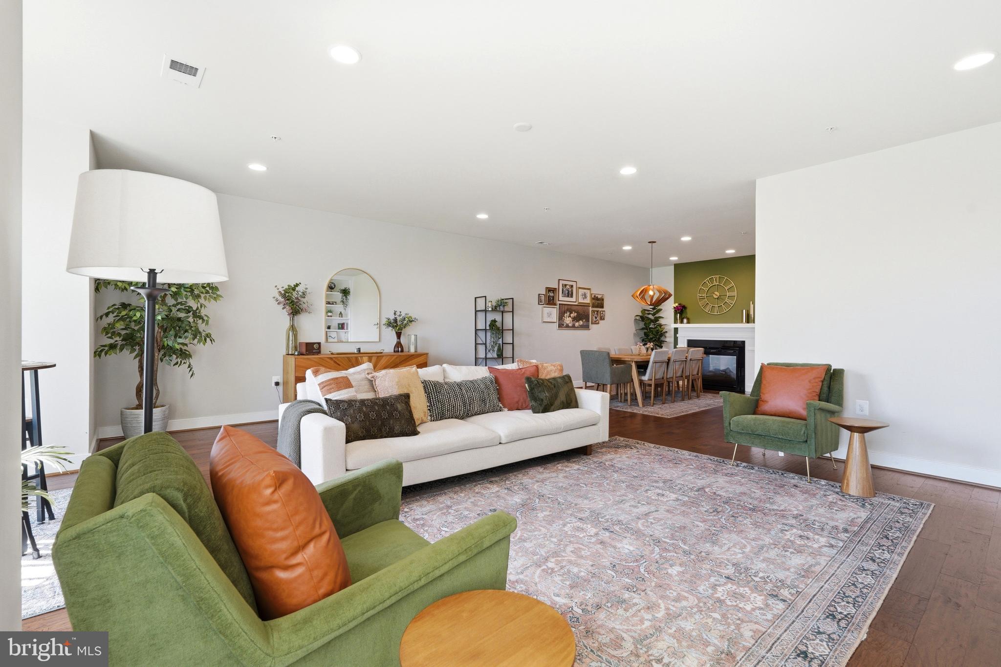 2206 POTOMAC AVENUE 102