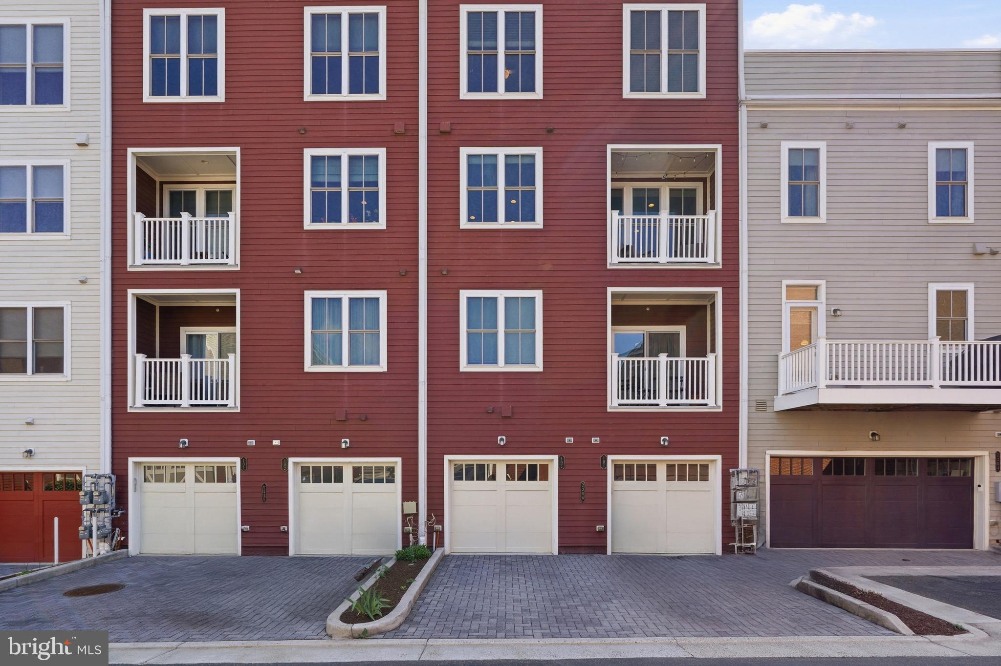 2206 POTOMAC AVENUE 102