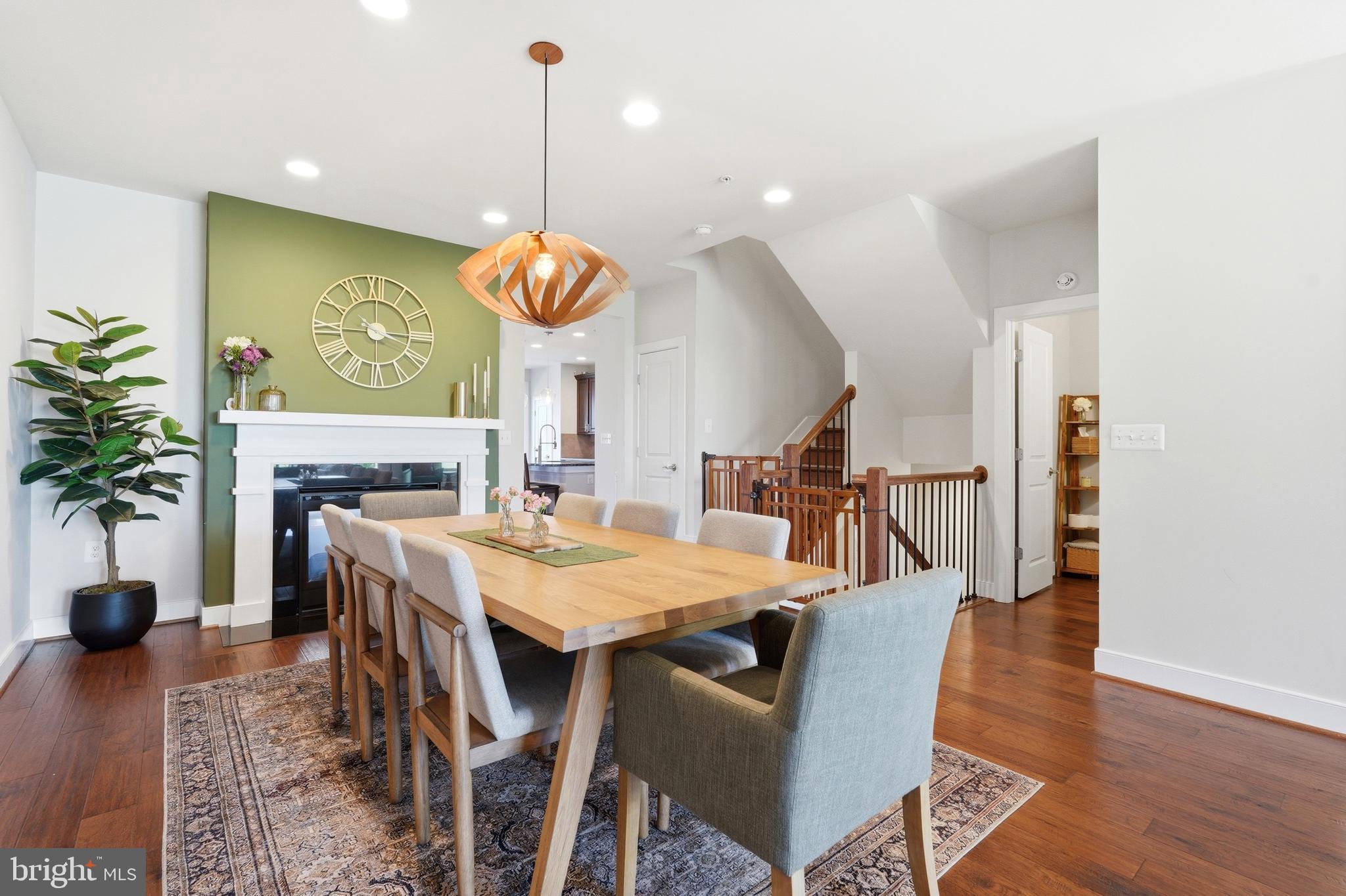 2206 POTOMAC AVENUE 102