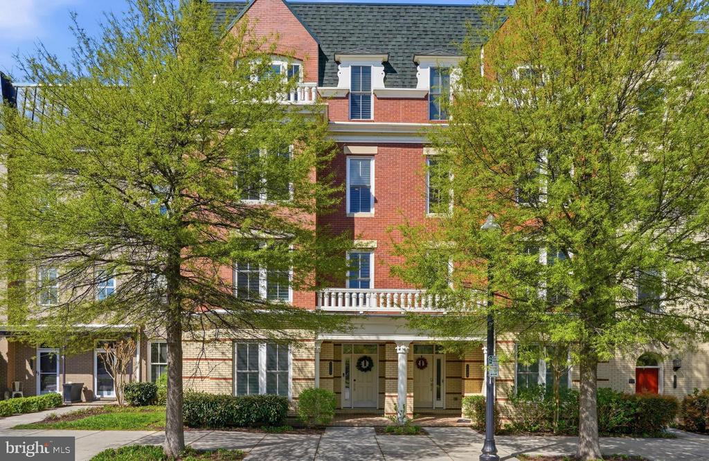 2206 POTOMAC AVENUE 102