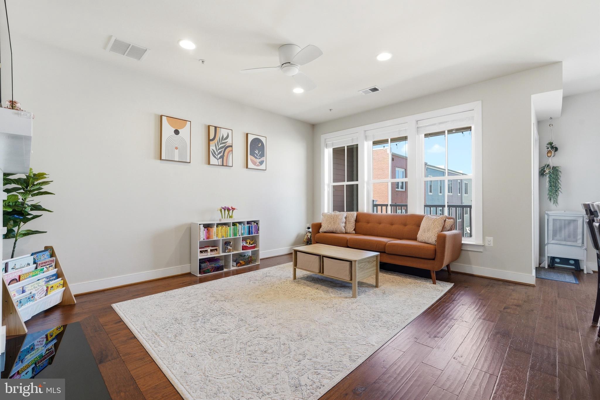 2206 POTOMAC AVENUE 102