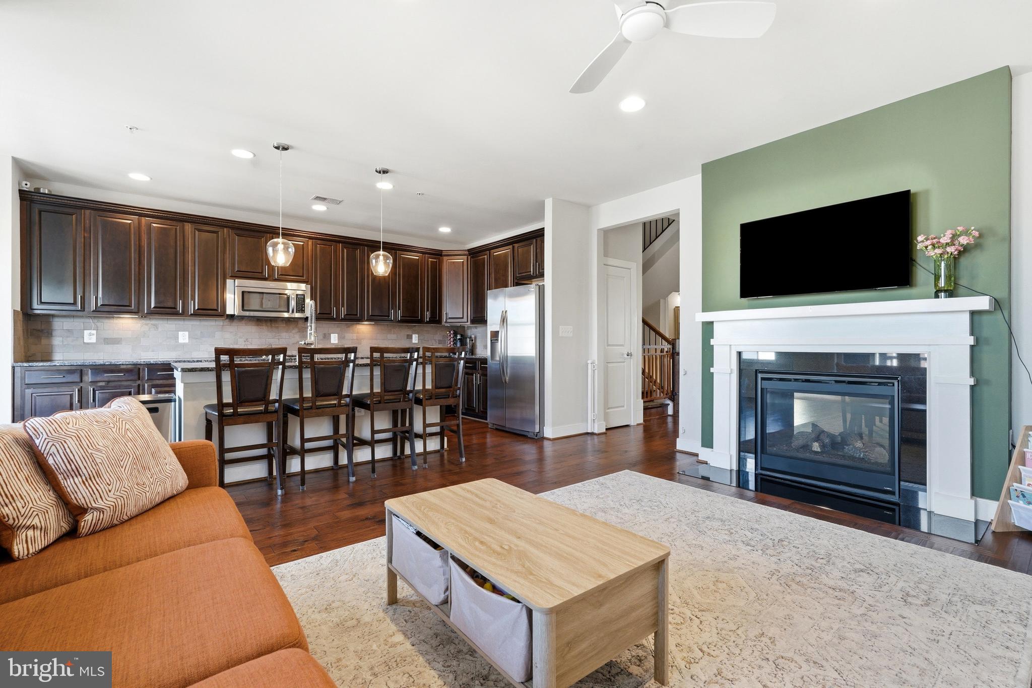 2206 POTOMAC AVENUE 102