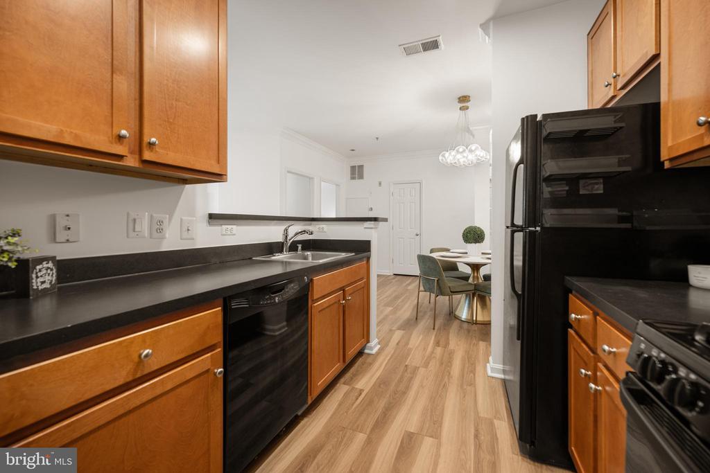 4862 EISENHOWER AVENUE 273