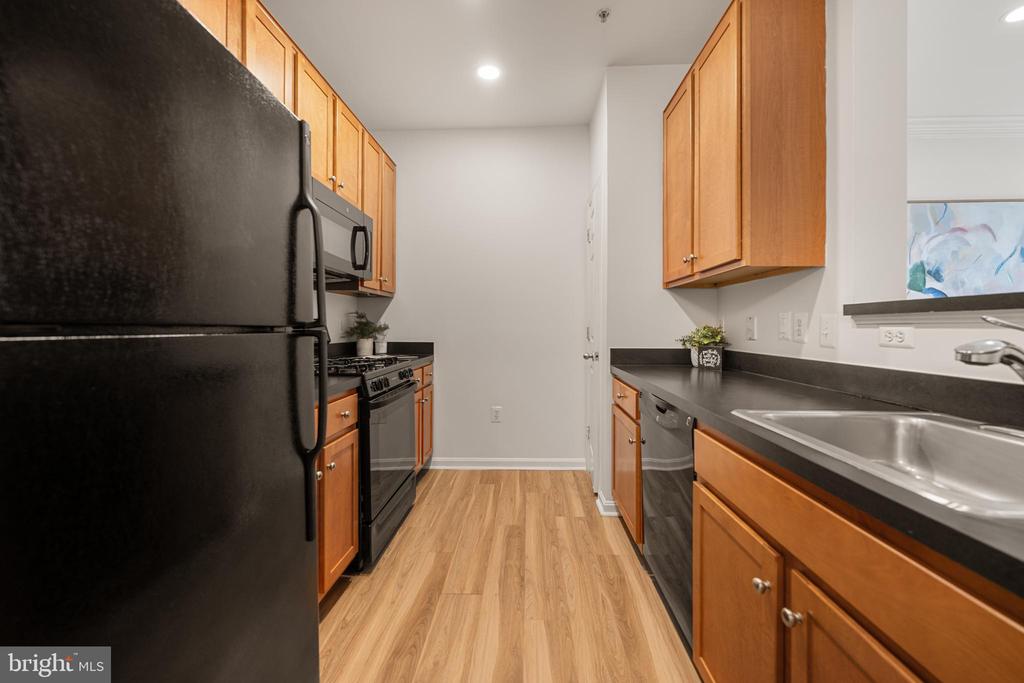 4862 EISENHOWER AVENUE 273