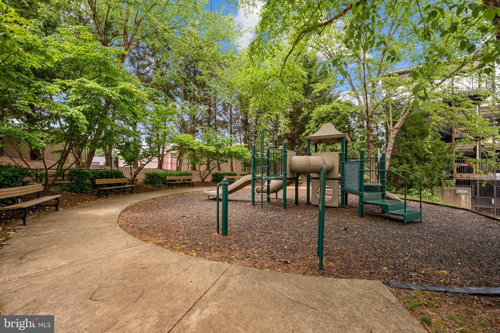 4862 EISENHOWER AVENUE 273