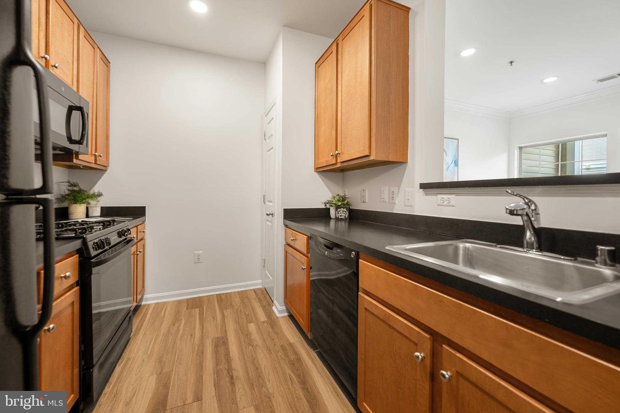 4862 EISENHOWER AVENUE 273