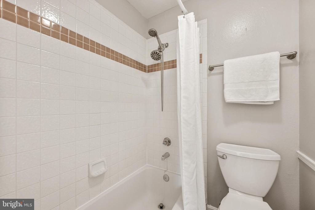 3311 WYNDHAM CIRCLE Unit: 2202