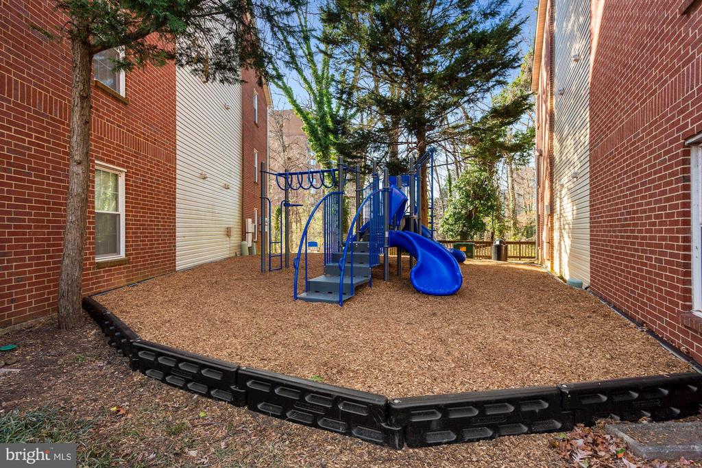 3311 WYNDHAM CIRCLE Unit: 2202