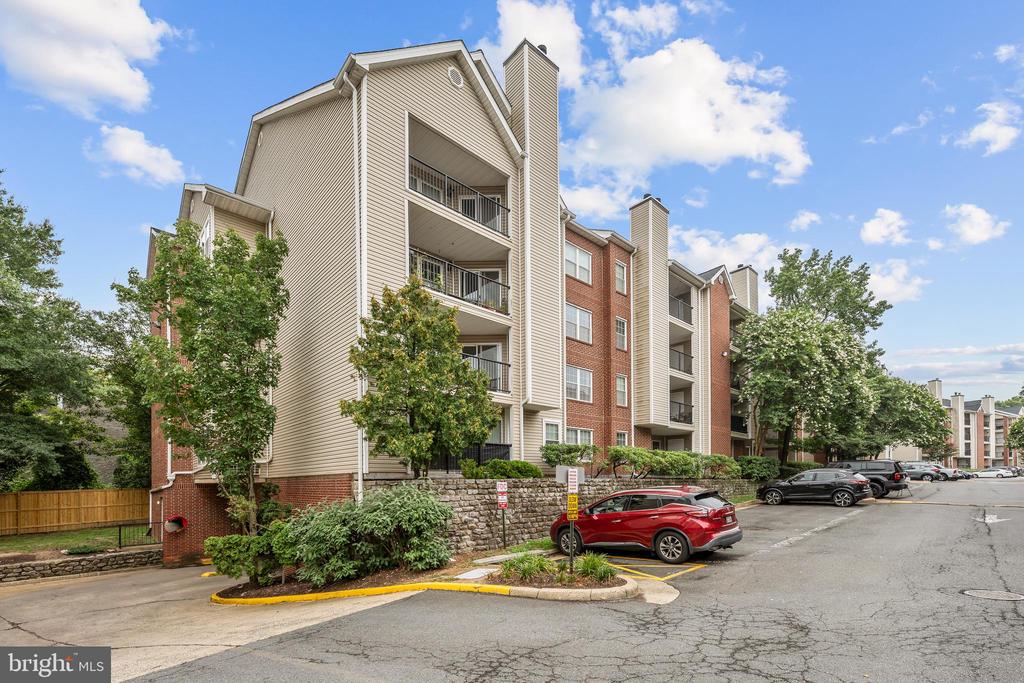 3311 WYNDHAM CIRCLE Unit: 2202