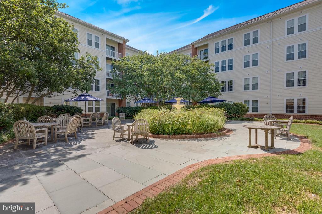 400 CAMERON STATION BOULEVARD Unit: 202