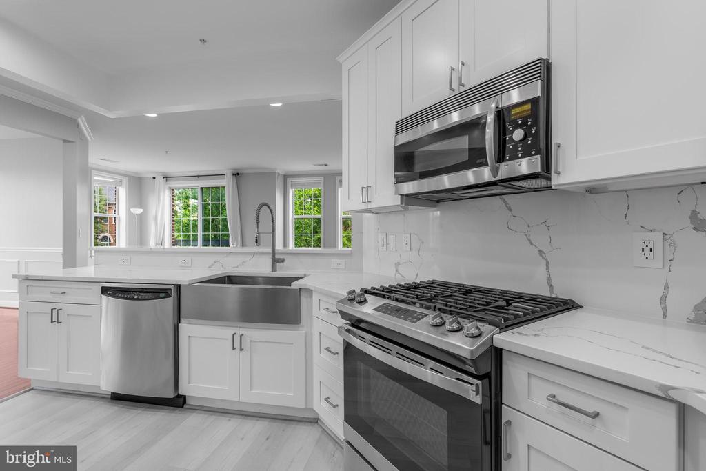 400 CAMERON STATION BOULEVARD Unit: 202