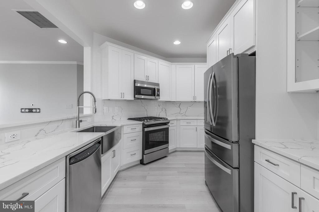 400 CAMERON STATION BOULEVARD Unit: 202