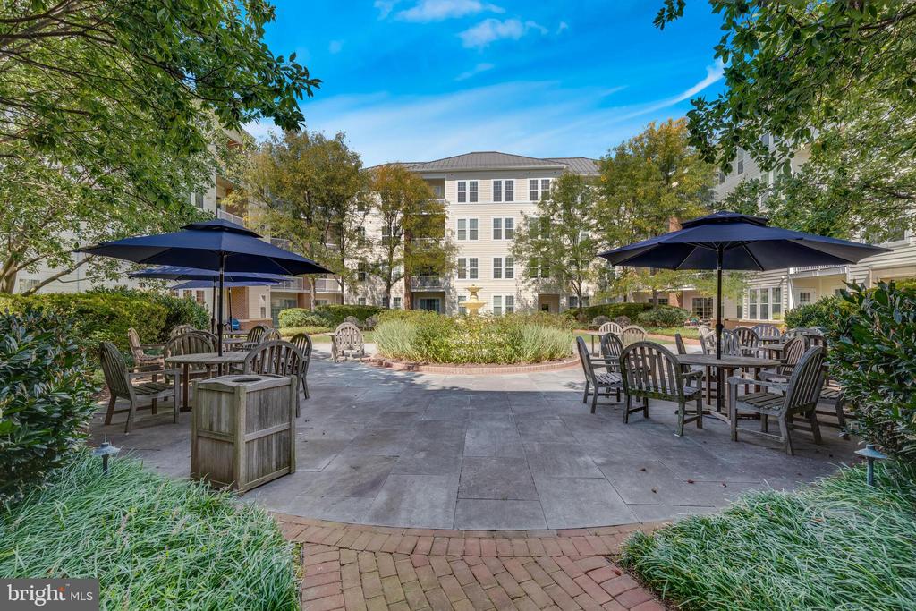 400 CAMERON STATION BOULEVARD Unit: 202