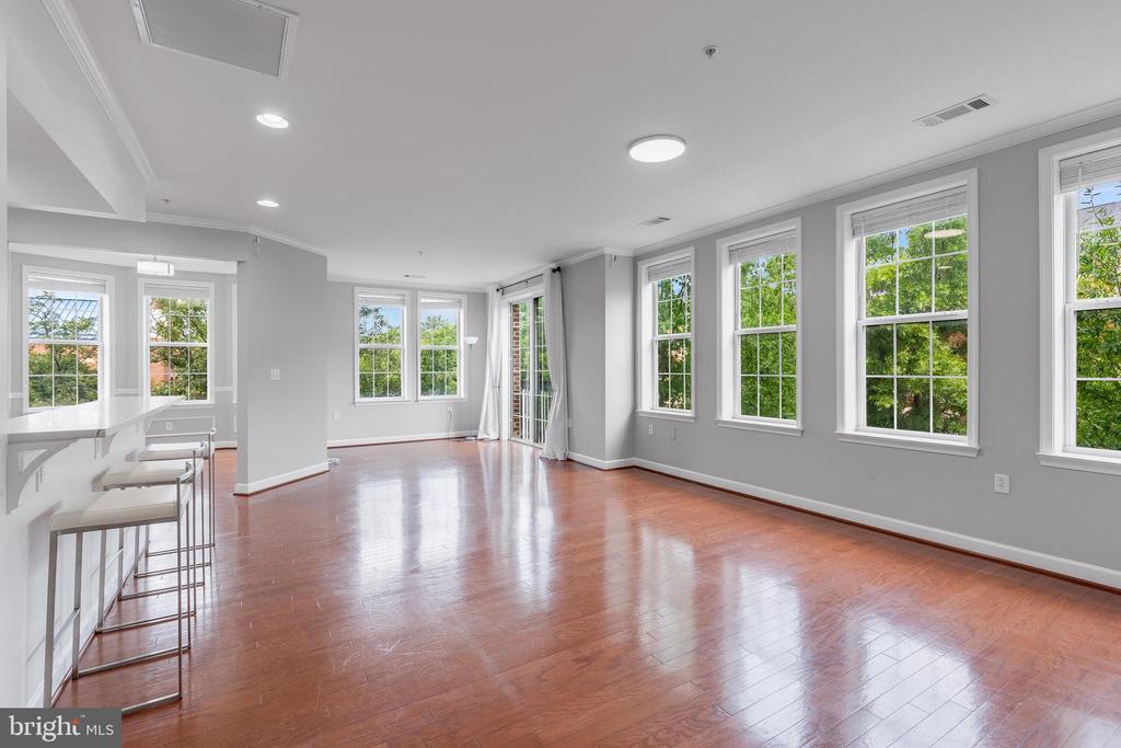 400 CAMERON STATION BOULEVARD Unit: 202