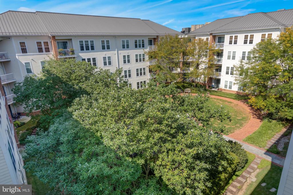 400 CAMERON STATION BOULEVARD Unit: 202