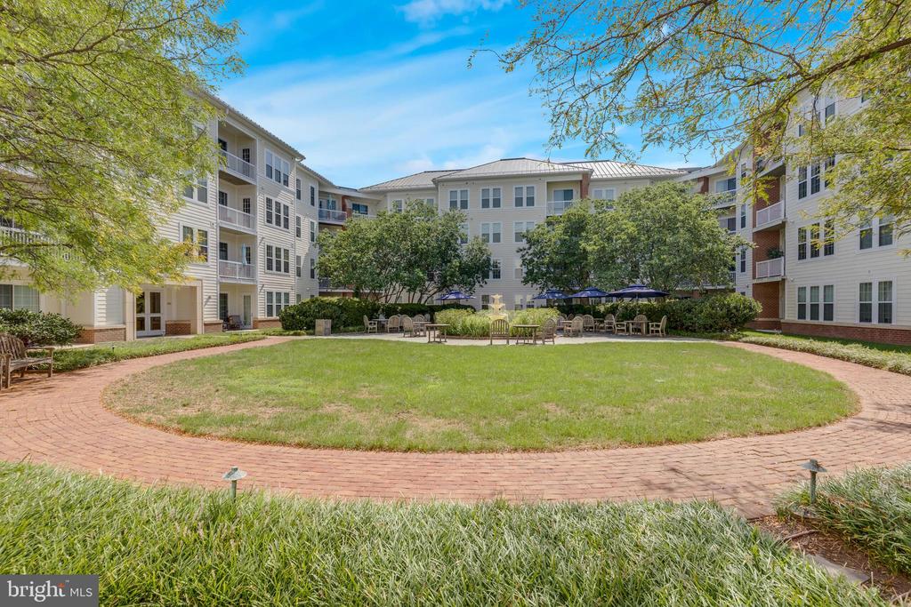 400 CAMERON STATION BOULEVARD Unit: 202