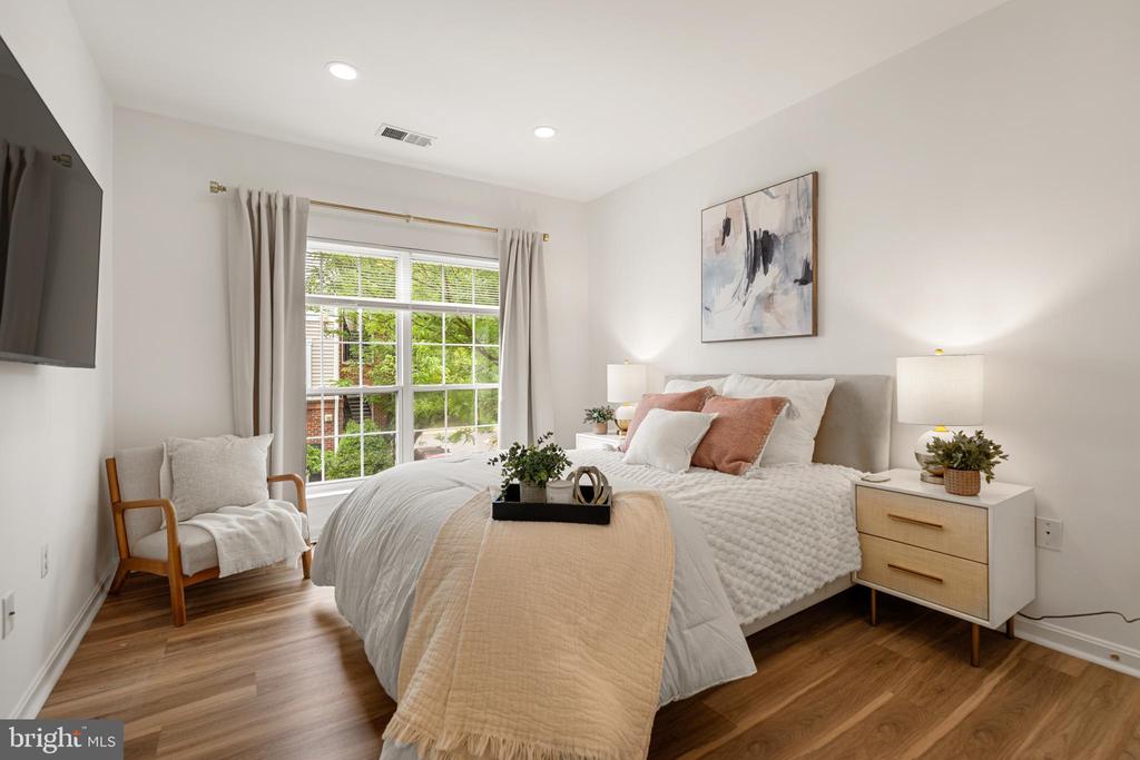 4862 EISENHOWER AVENUE Unit: 273