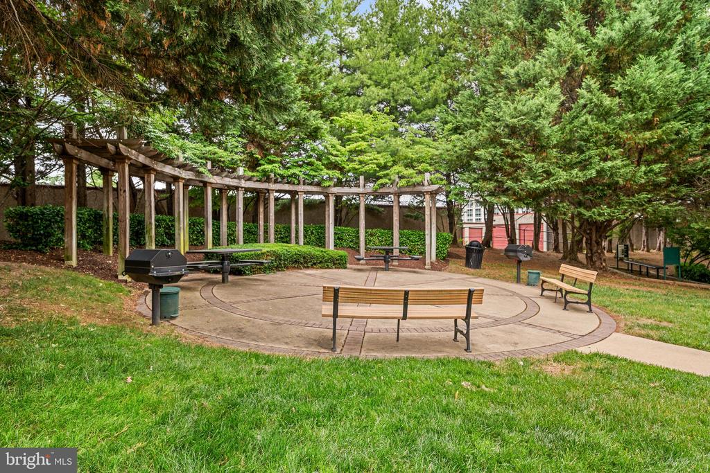 4862 EISENHOWER AVENUE Unit: 273