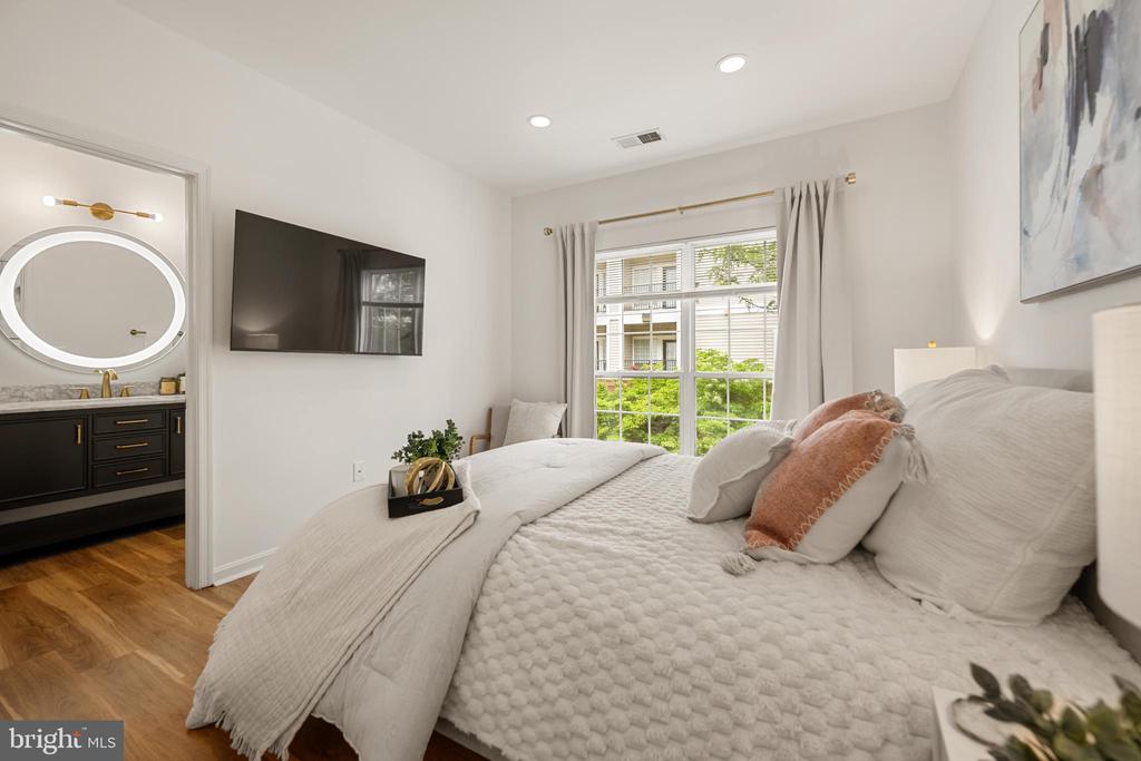 4862 EISENHOWER AVENUE Unit: 273