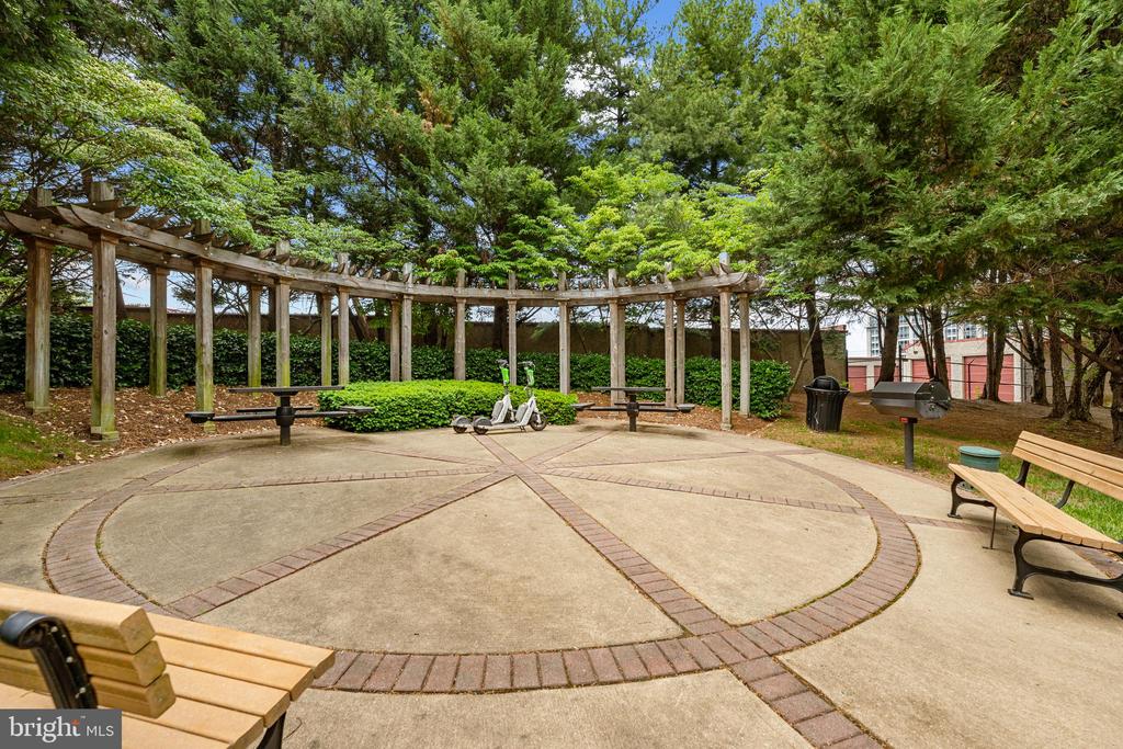 4862 EISENHOWER AVENUE Unit: 273