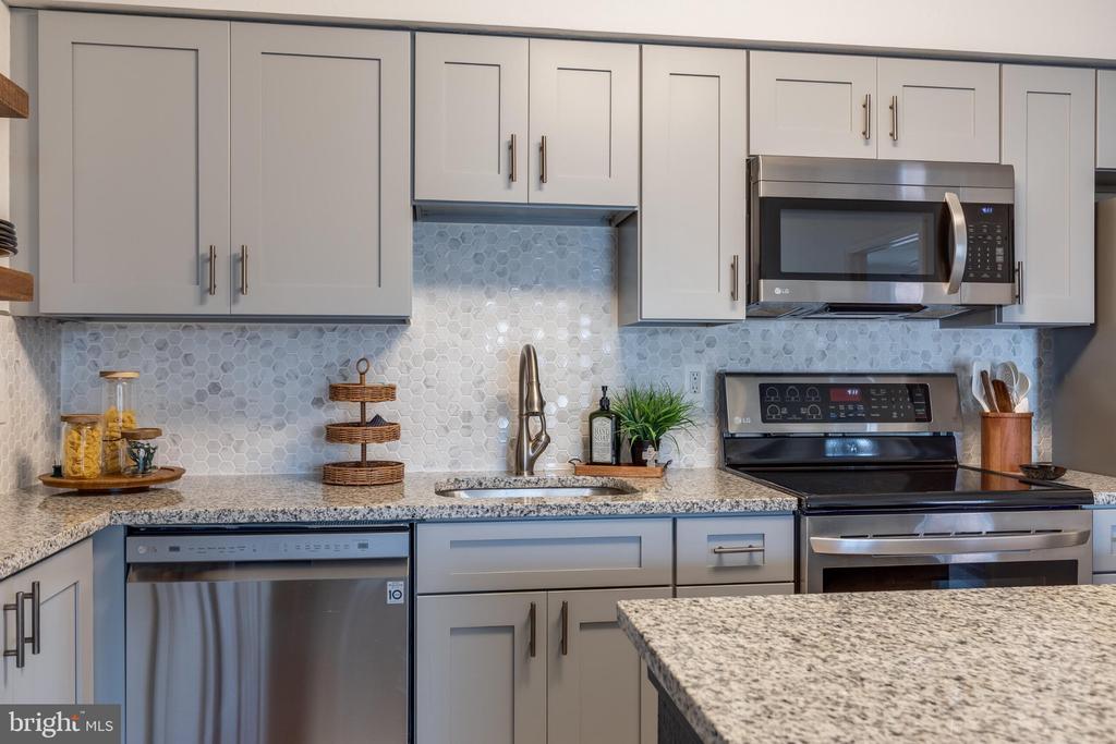 3305 WYNDHAM CIRCLE Unit: 354