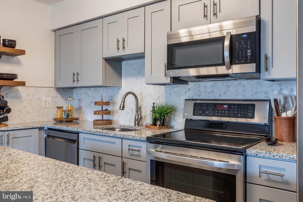 3305 WYNDHAM CIRCLE Unit: 354