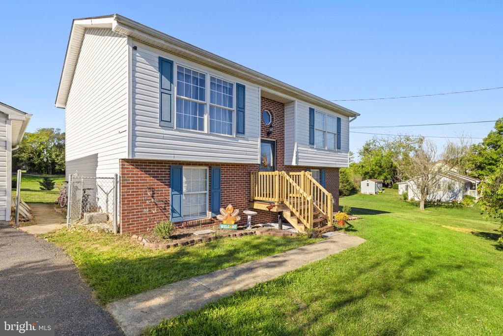 2425 THIRD STREET