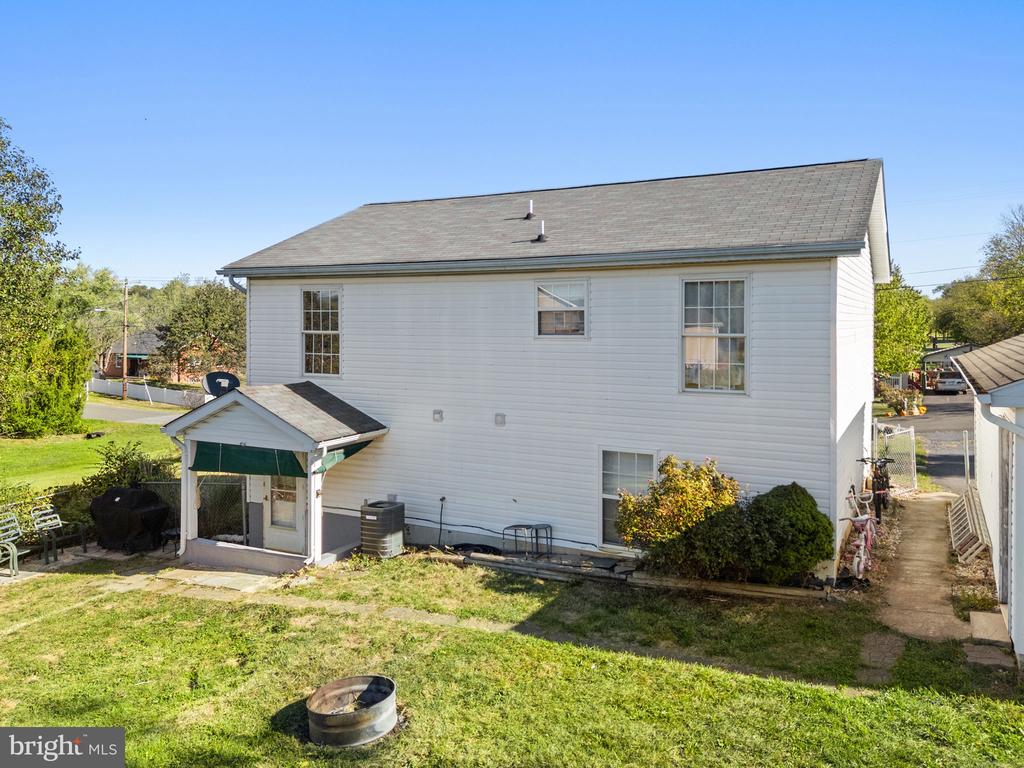 2425 THIRD STREET