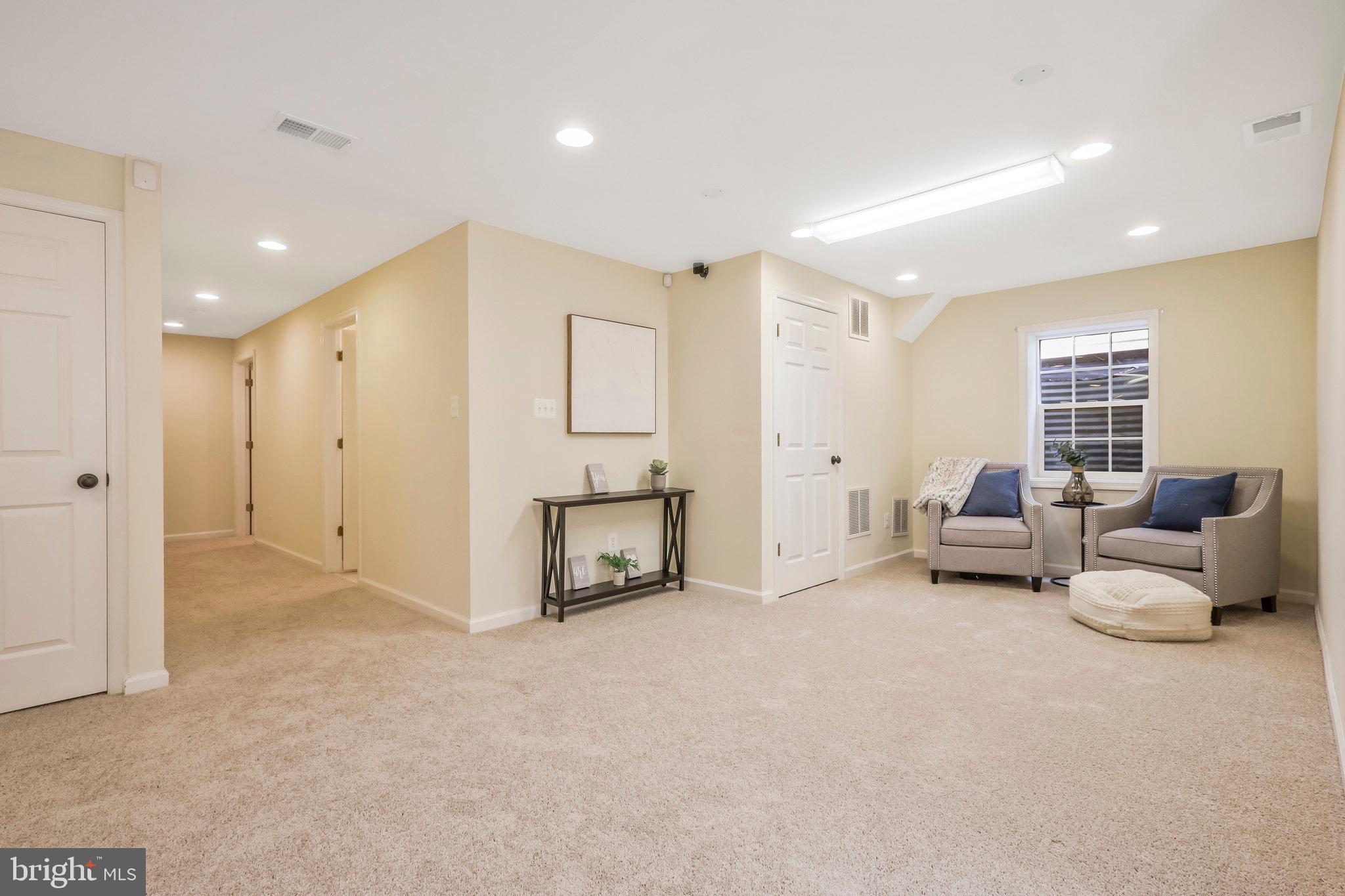 6482 Warwick CIRCLE