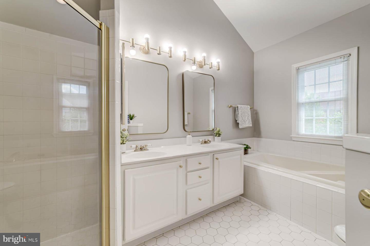 6482 Sharon Kay COURT