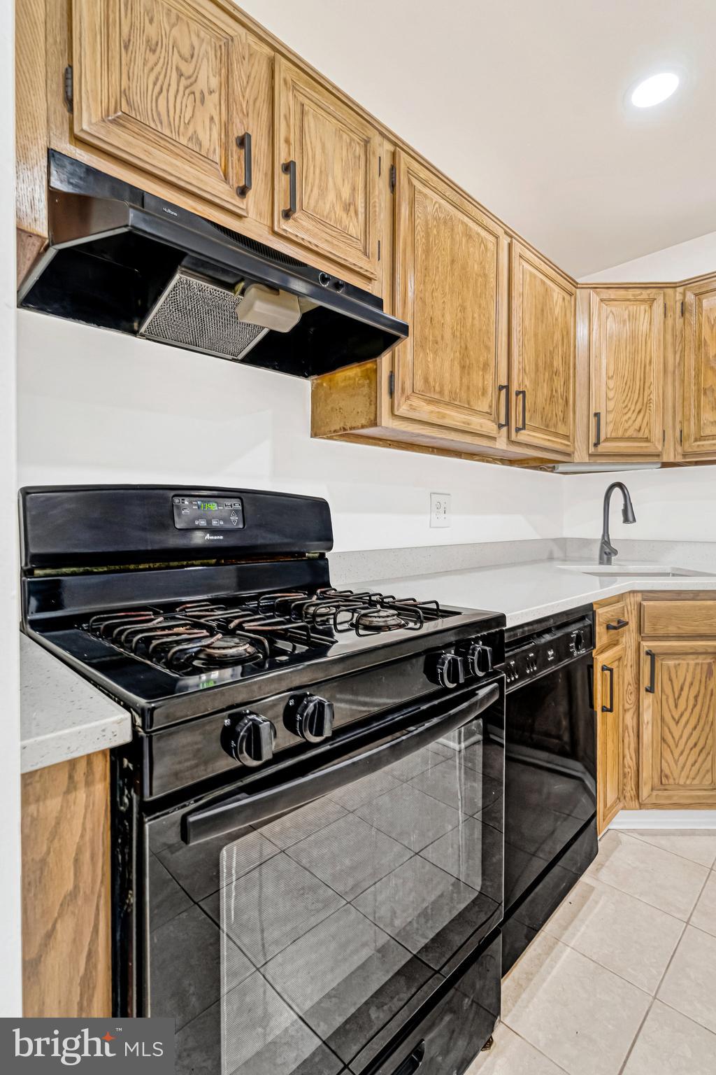1429 Northgate SQUARE Unit: 1429-31C
