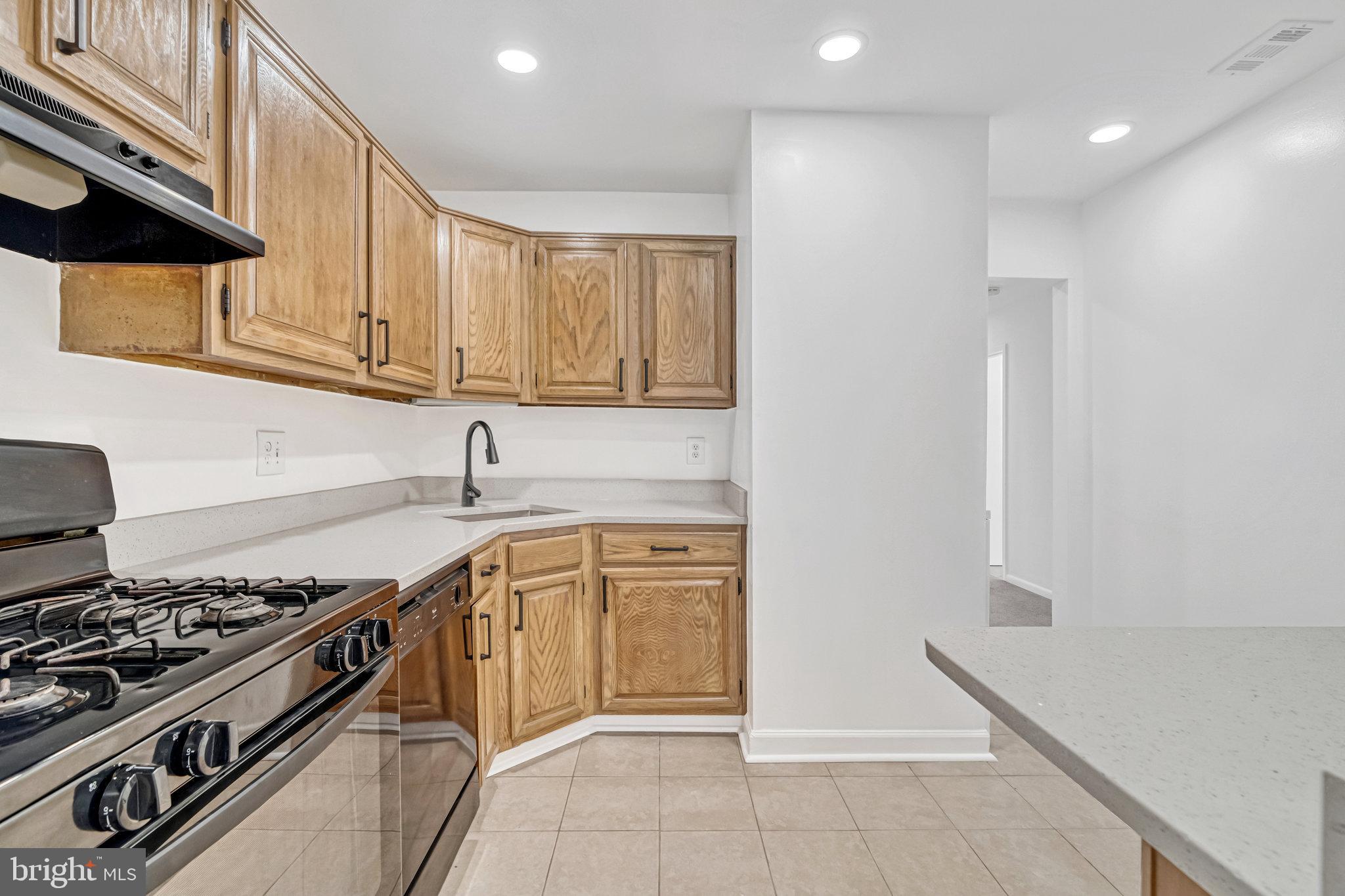 1429 Northgate SQUARE Unit: 1429-31C