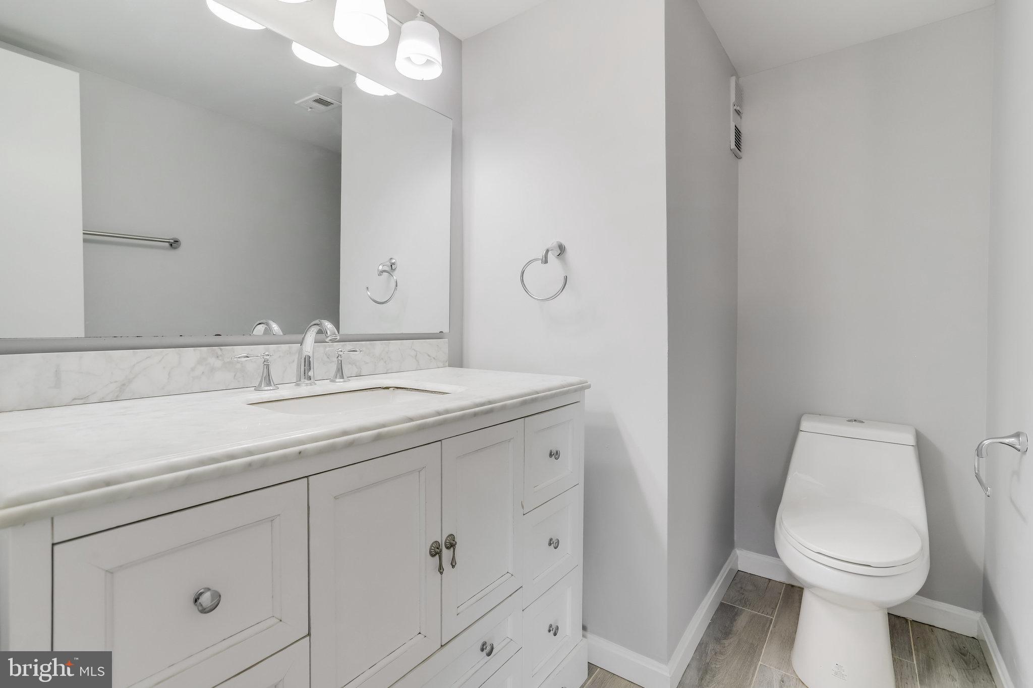 3713 S George Mason Dr #812w