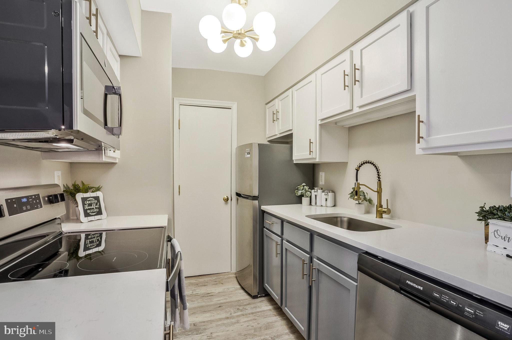 5902-H Surrey Hill Pl #706