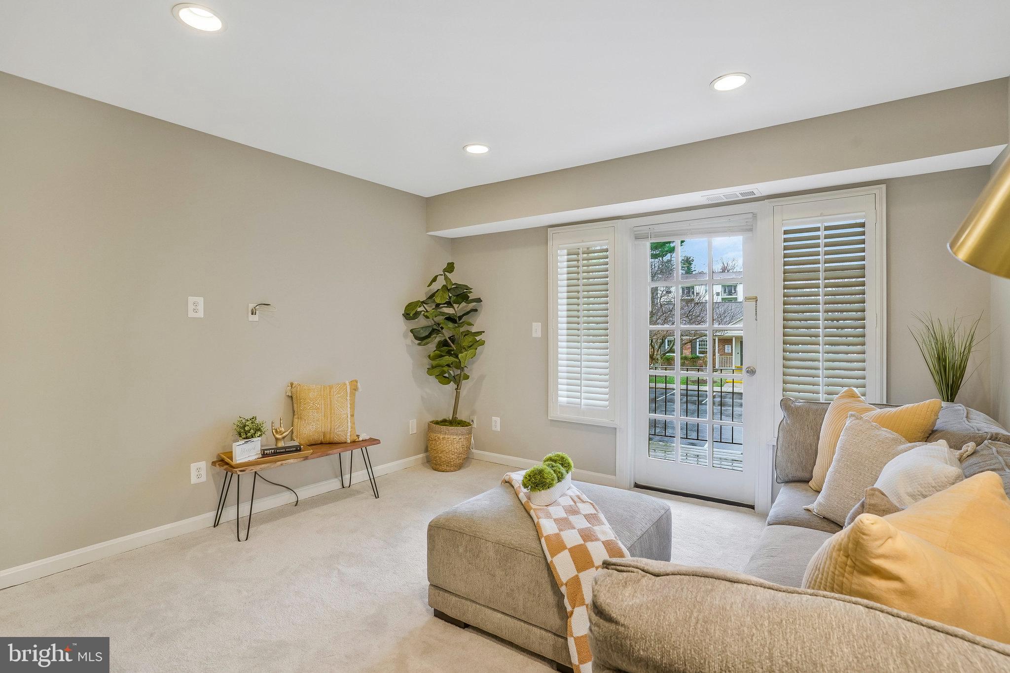 5902-H Surrey Hill Pl #706
