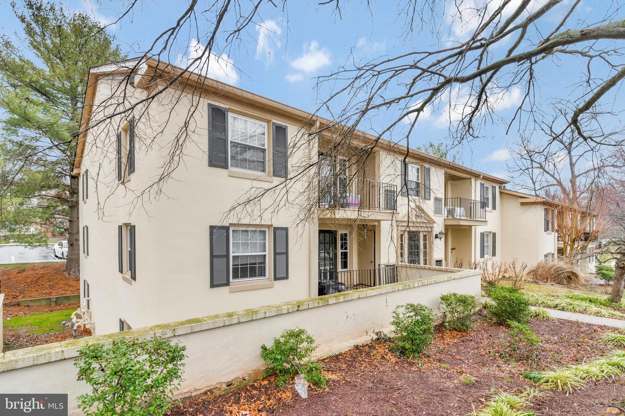 5902-H Surrey Hill Pl #706