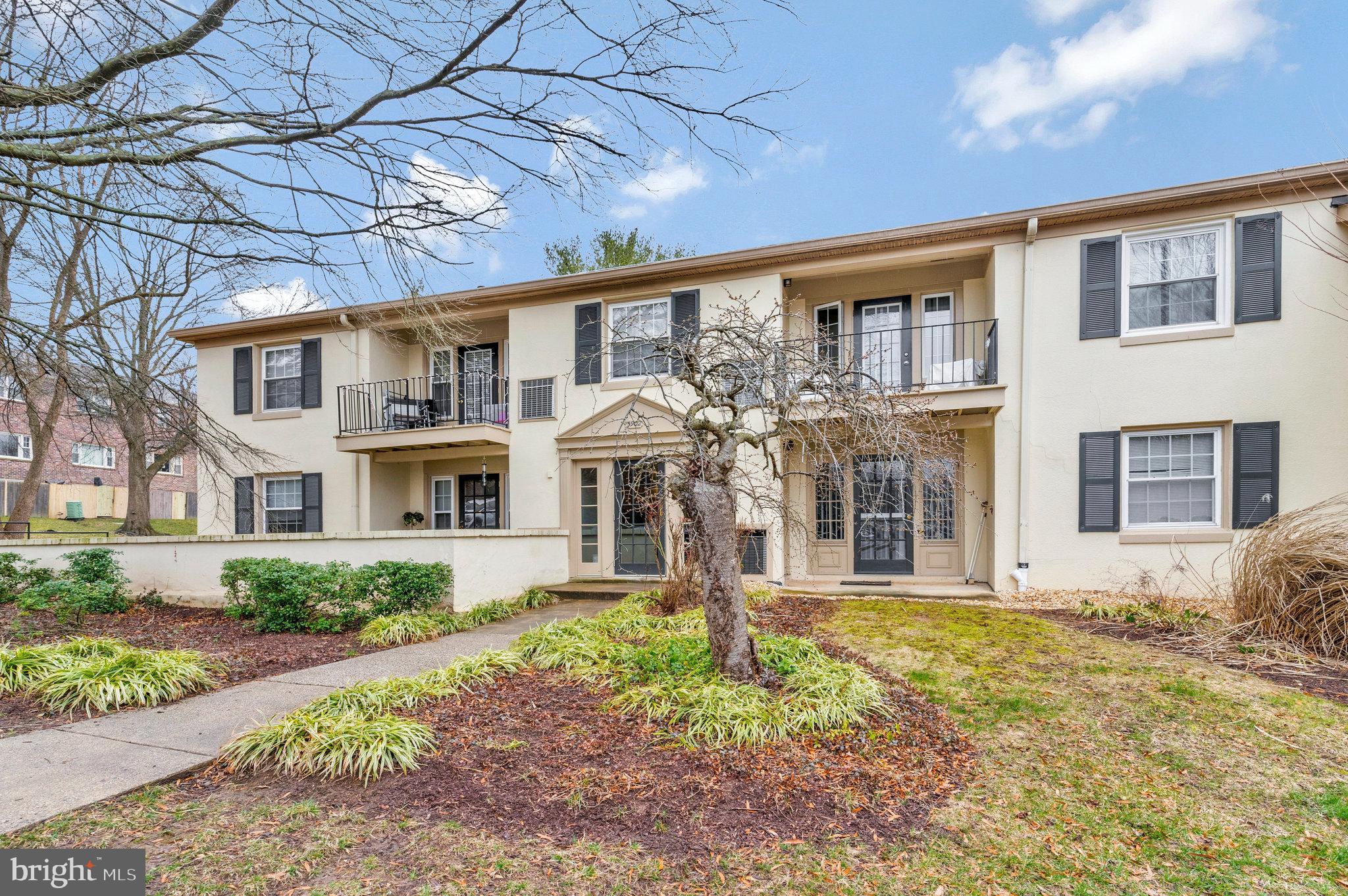 5902-H Surrey Hill Pl #706