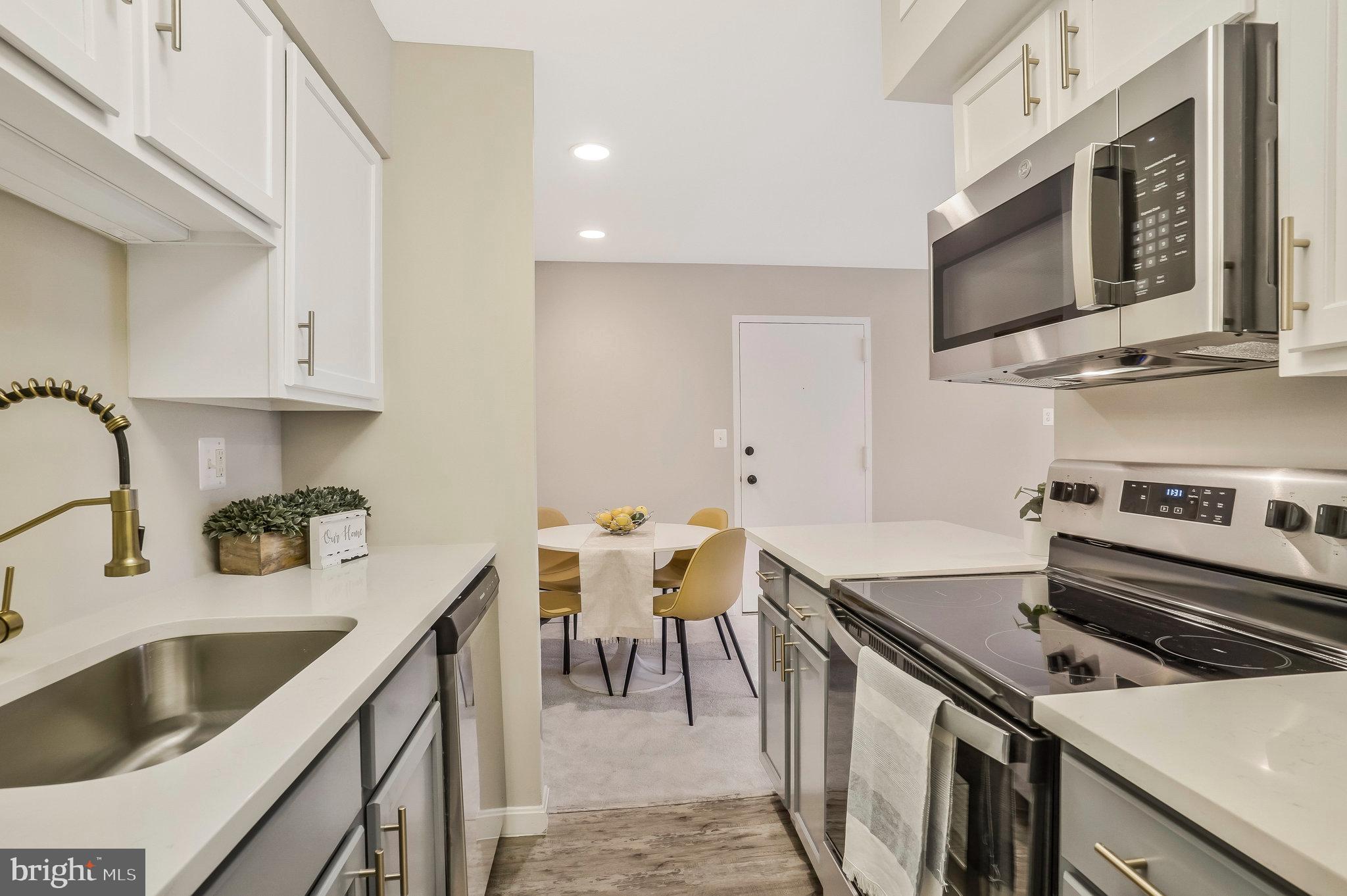 5902-H Surrey Hill Pl #706