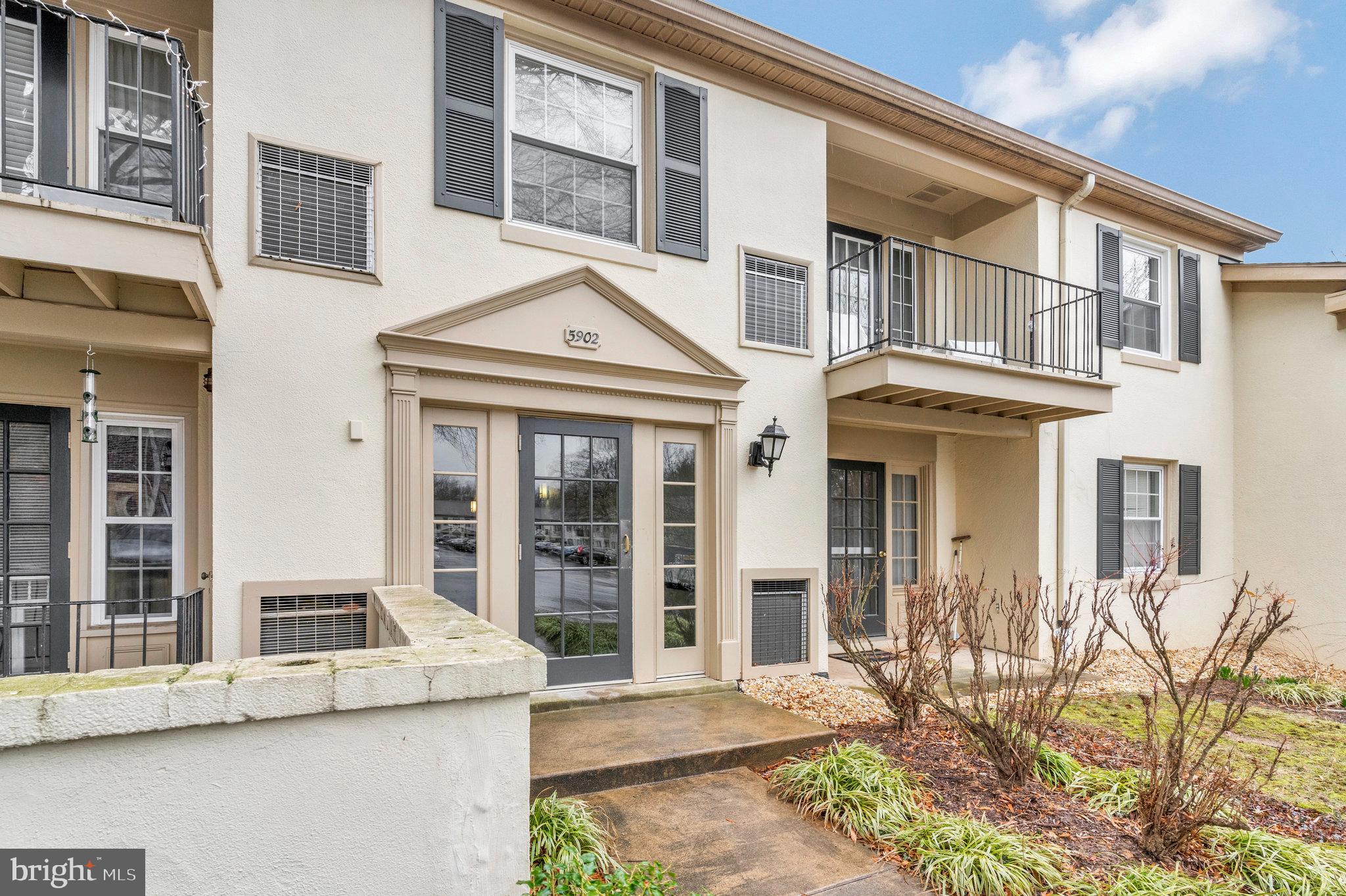 5902-H Surrey Hill Pl #706