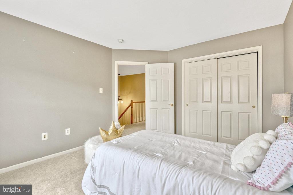 7319 Hampton Manor Pl