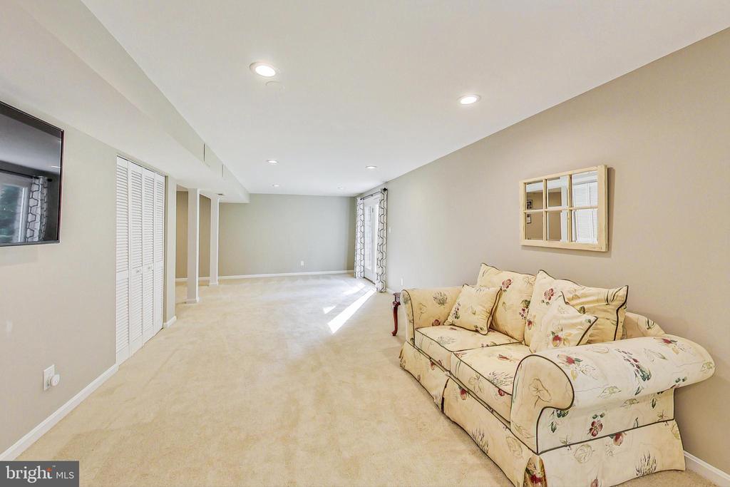 13935 Valley Country Dr