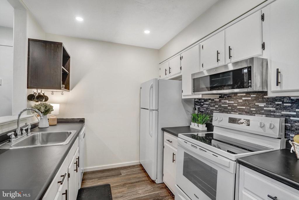 3803 el Camino Pl #27
