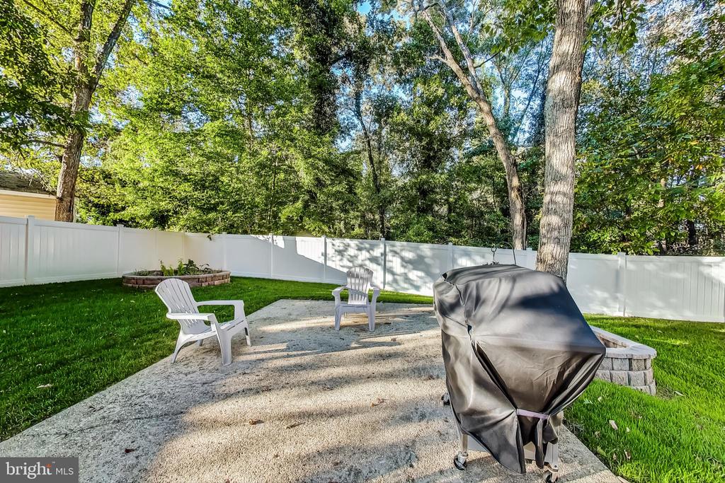 6816 Mayo Ct