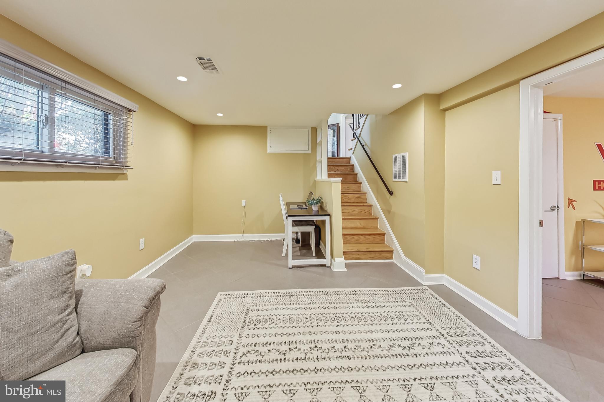 6816 Mayo Ct