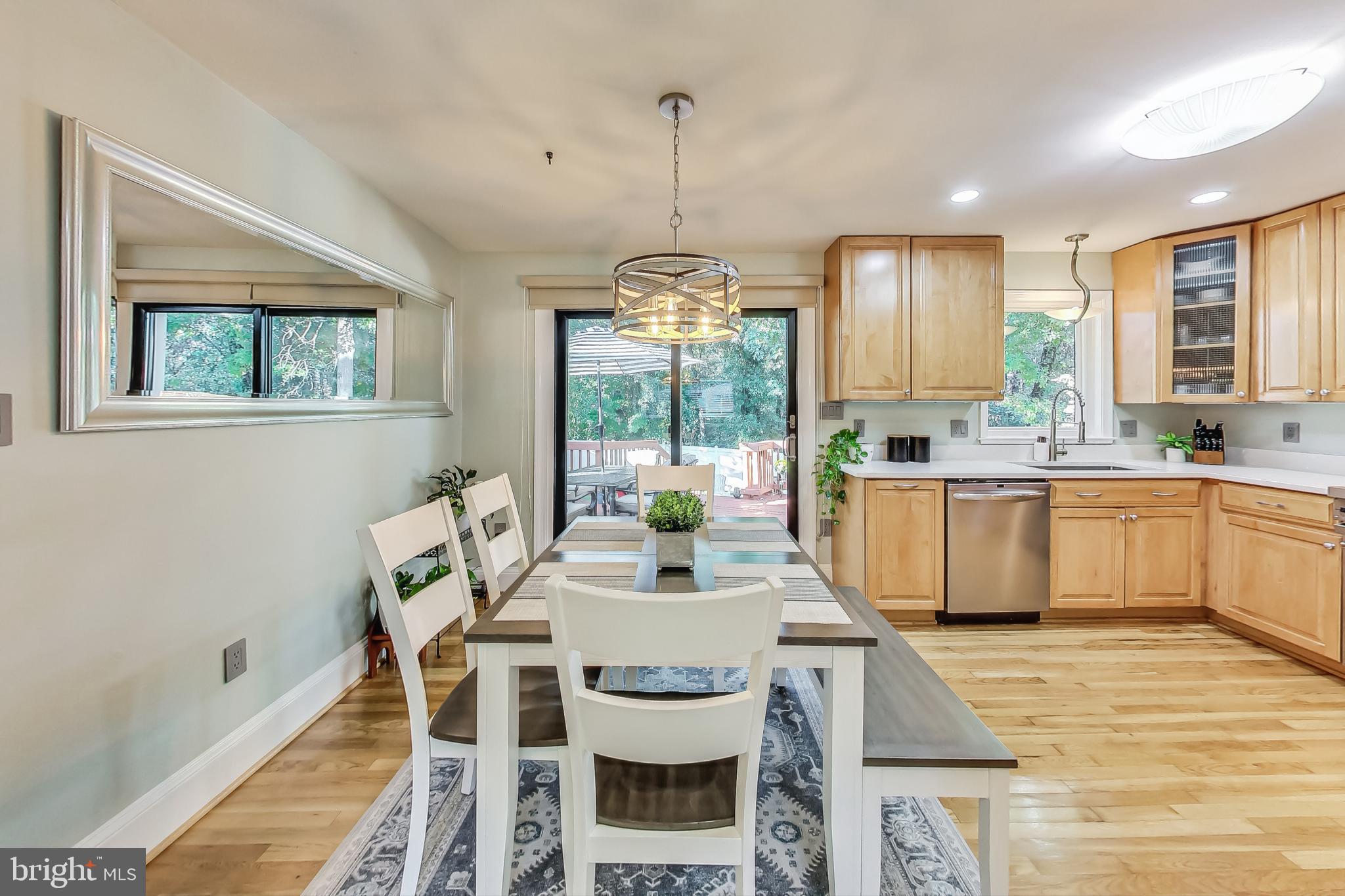 6816 Mayo Ct