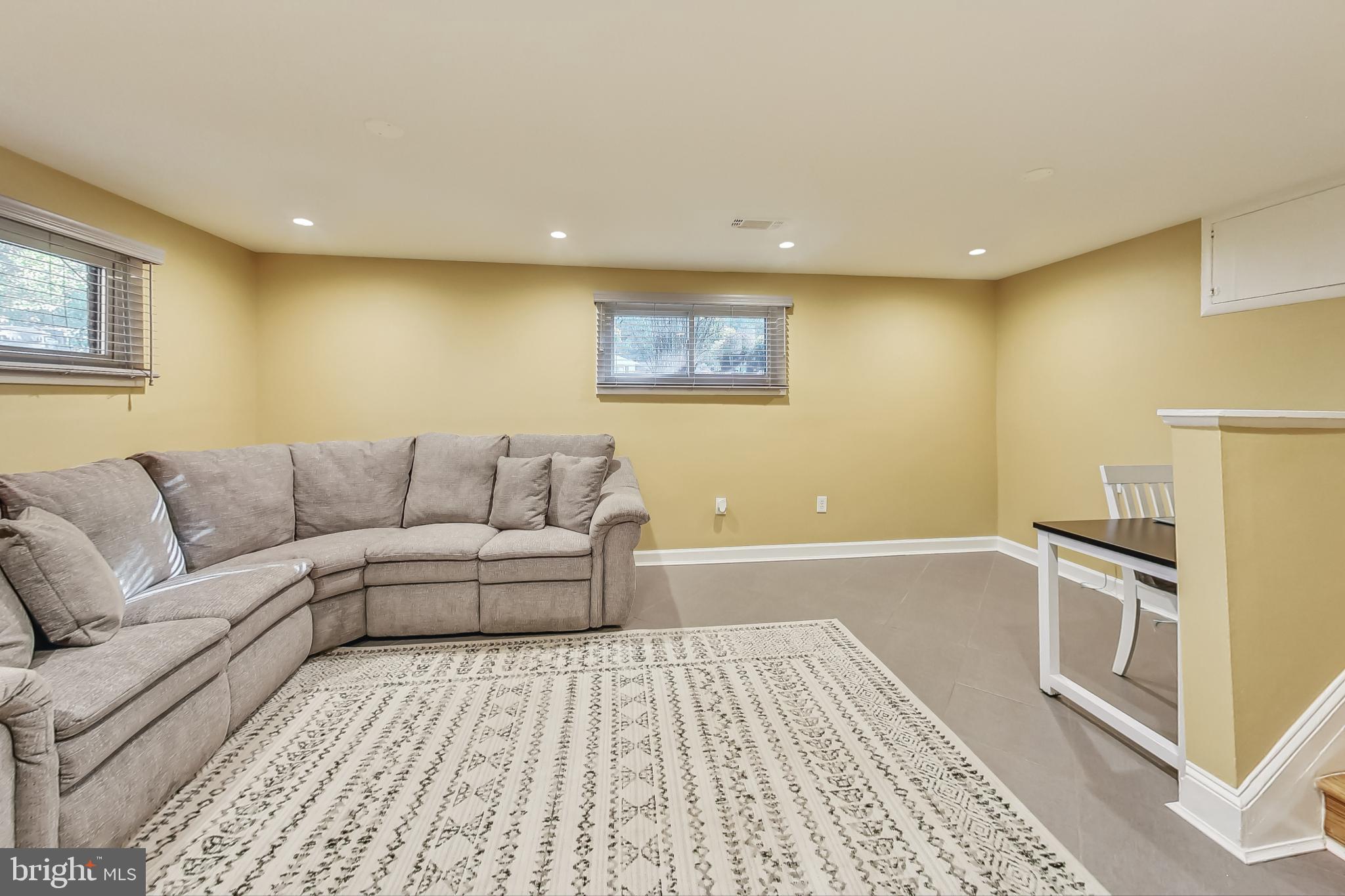 6816 Mayo Ct