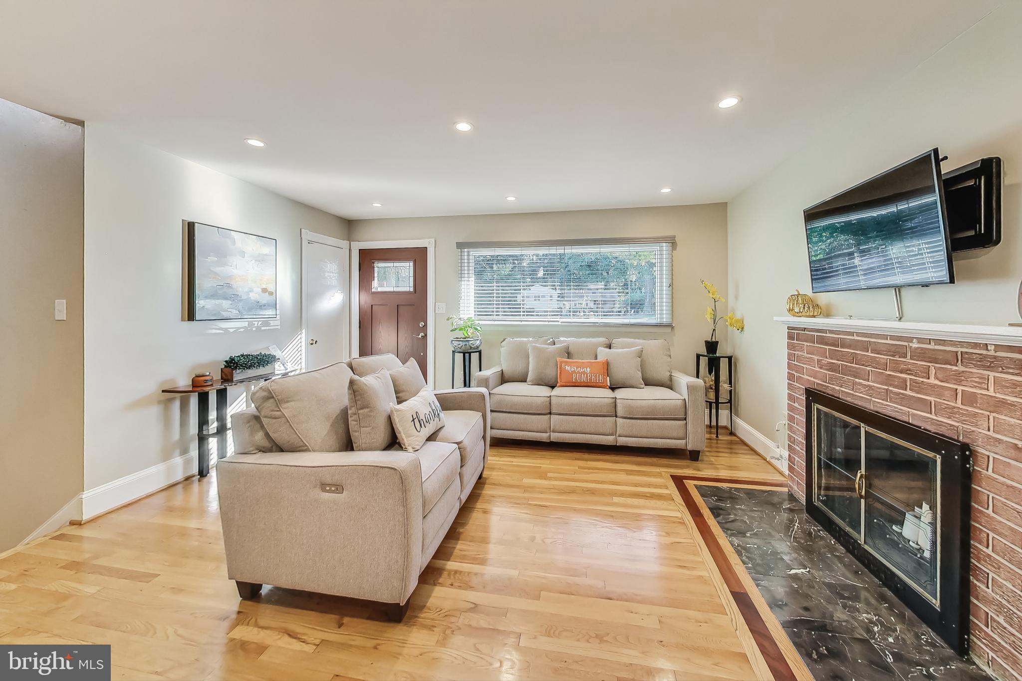 6816 Mayo Ct