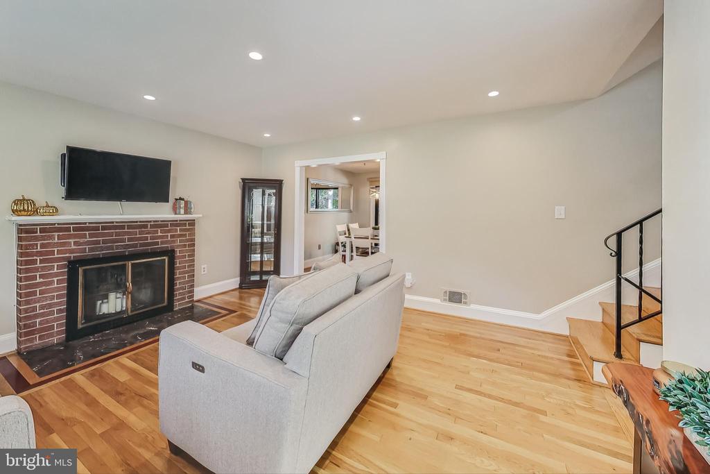 6816 Mayo Ct